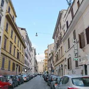Konukevi Carina, Roma